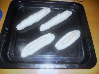 肉肠面包的做法步骤：2