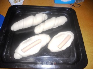 肉肠面包的做法步骤：2