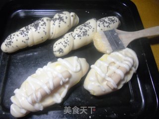 肉肠面包的做法步骤：2