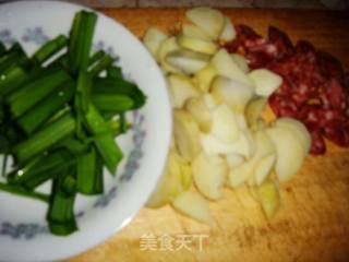 土豆香肠的做法步骤：2