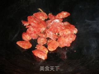 土豆香肠的做法步骤：2