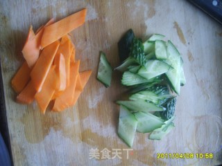 炒木耳鸡蛋的做法步骤：2