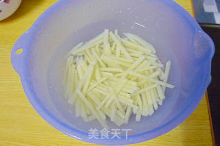 双椒土豆丝的做法步骤：2