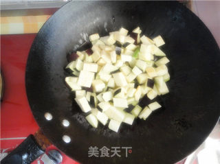 鱼香韭菜茄丁的做法步骤：2