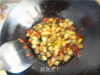 鱼香韭菜茄丁的做法步骤：2