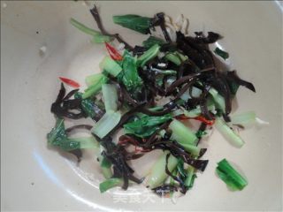 青菜拌木耳的做法步骤：2