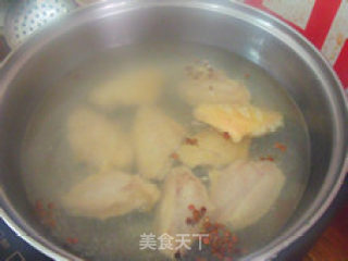 三杯鸡翅的做法步骤：2