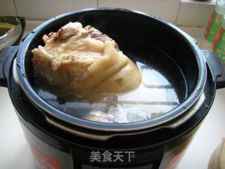 白卤肘子的做法步骤：4