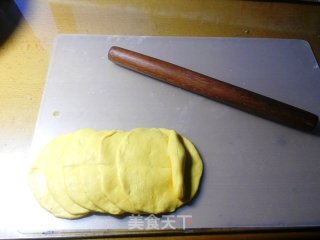 南瓜花包的做法步骤：2