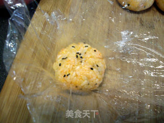 胡萝卜饭团的做法步骤：2