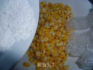 奶香玉米烙的做法步骤：2