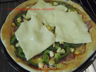 培根玉米青椒派的做法步骤：2