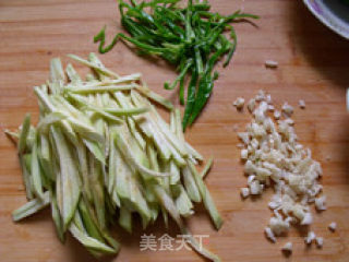 辣椒炒茄丝的做法步骤：2
