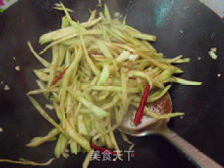 辣椒炒茄丝的做法步骤：2
