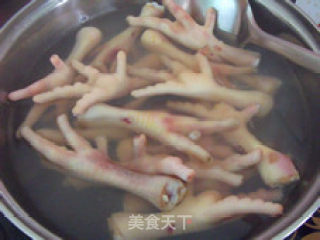 红烧鸡爪的做法步骤：2