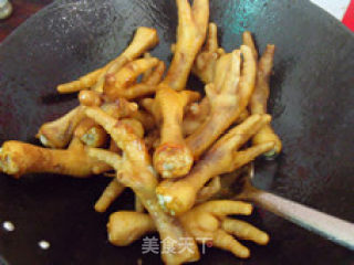 红烧鸡爪的做法步骤：2