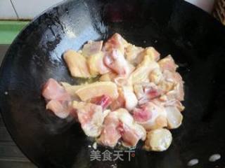 香菇炖鸡腿的做法步骤：2