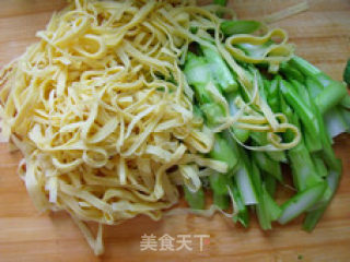 青菜炒豆皮丝的做法步骤：2
