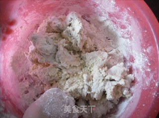 韭菜肉包的做法步骤：2