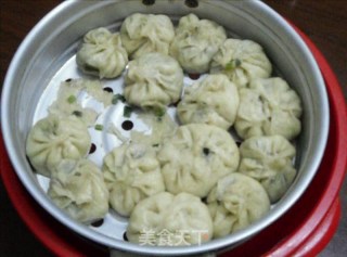 韭菜肉包的做法步骤：2