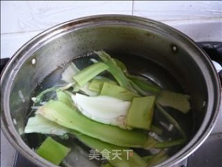 凉拌蒜须芥菜兜皮的做法步骤：2