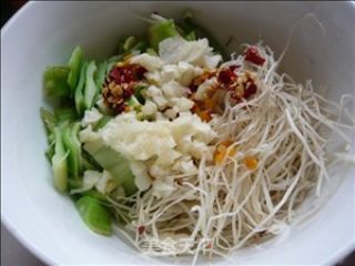 凉拌蒜须芥菜兜皮的做法步骤：2