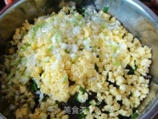 韭菜虾皮鸡蛋水饺的做法步骤：2