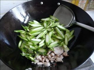 蚝油芦笋炒肉片的做法步骤：2