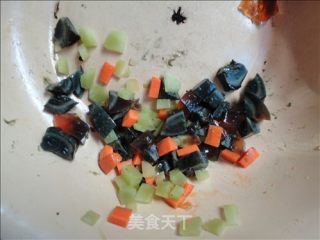 拌皮蛋的做法步骤：2