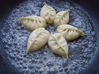 冰花煎饺的做法步骤：2
