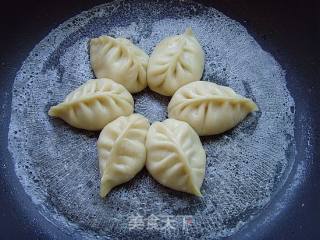 冰花煎饺的做法步骤：2