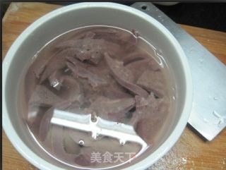 冬瓜猪肝汤的做法步骤：2