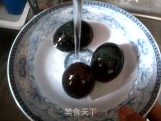 香葱辣皮蛋的做法步骤：2