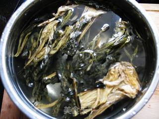菜干猪骨汤的做法步骤：4