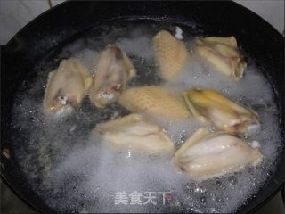 粉丝焖鸡翅的做法步骤：2