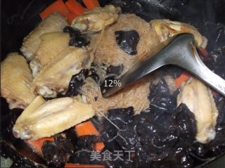 粉丝焖鸡翅的做法步骤：2