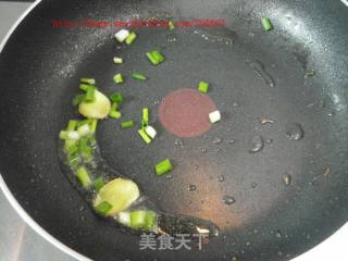 香菇鸡翅的做法步骤：2