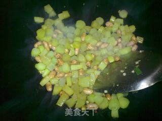 小炒莴笋粒的做法步骤：2