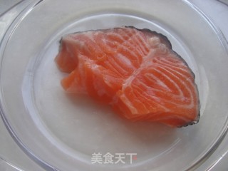 豌豆汁三文鱼的做法步骤：2