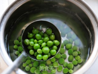 豌豆汁三文鱼的做法步骤：2