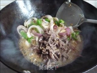 洋葱炒牛肉的做法步骤：2
