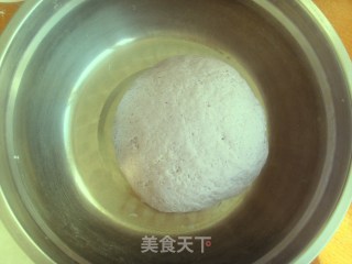 双色葱花卷的做法步骤：2
