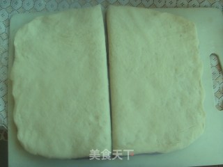 双色葱花卷的做法步骤：2