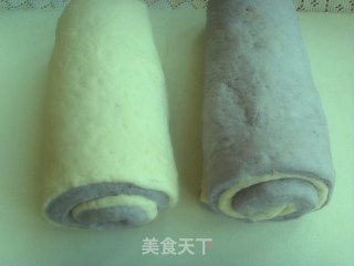 双色葱花卷的做法步骤：2