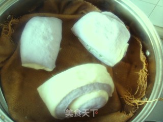 双色葱花卷的做法步骤：2