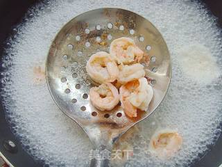 芒果虾仁沙拉的做法步骤：2