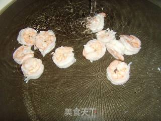 芒果虾仁沙拉的做法步骤：2