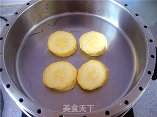 宝宝快乐成长餐---可爱又香甜的地瓜饼的做法步骤：2