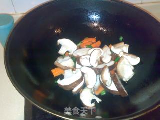 香菇炒西兰花的做法步骤：2