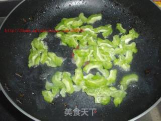 苦瓜煎蛋的做法步骤：2